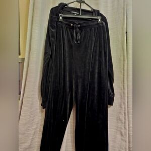 Fashion Nova Black Velour Jogger Set